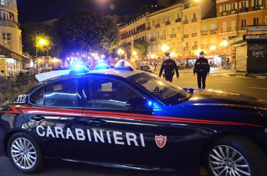Cagliari. Guida spericolata con monopattino in mezzo alla folla, fermato un 22enne tunisino