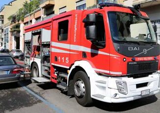 Incendio a Roma morta una donna evacuato palazzo