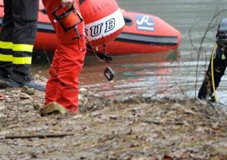 Donna uccisa a Padova individuato furgone in fiume potrebbe essere del marito