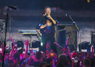 Ragazza disabile esclusa da live Coldplay assistera a evento trovata soluzione