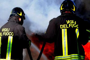 Cagliari anziano muore nellincendio della casa invasa dai rifiuti