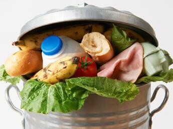 Cresce il Food Waste ogni settimana gettati oltre 680 grammi di cibo a testa