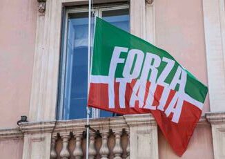 Forza Italia messaggio a Salvini Noi incompatibili con alleati Lega in Europa