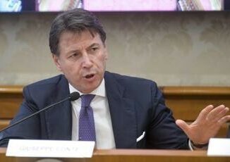 Conte Renzi vuole distruggere il M5S il Pd Ci vuole cespugli