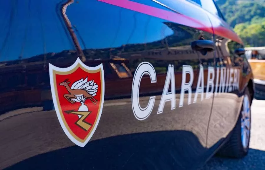 gazzella auto dei carabinieri