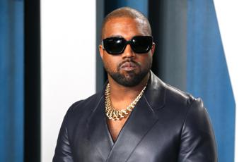 Kanye West nella bufera presenta nuovo album con cappuccio stile Ku Klux Klan