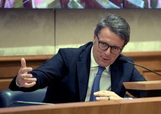 Renzi Mondo verso il crash come Tetris ma resta fuori da conferenza Meloni