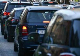 Roma voragine a Corso Francia strada chiusa e traffico in tilt