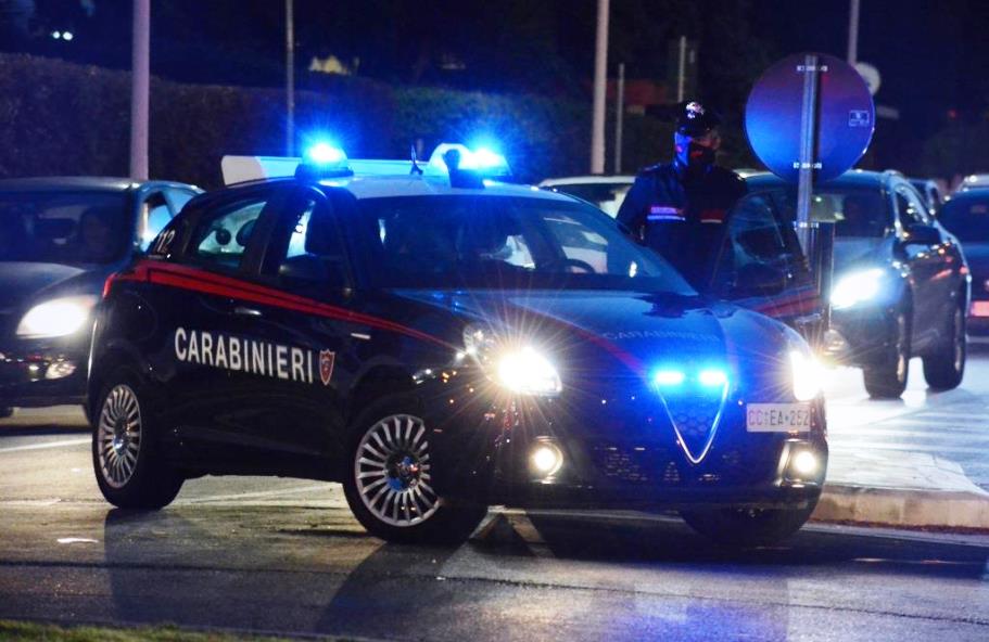 immagine di uun auto dei carabinieri