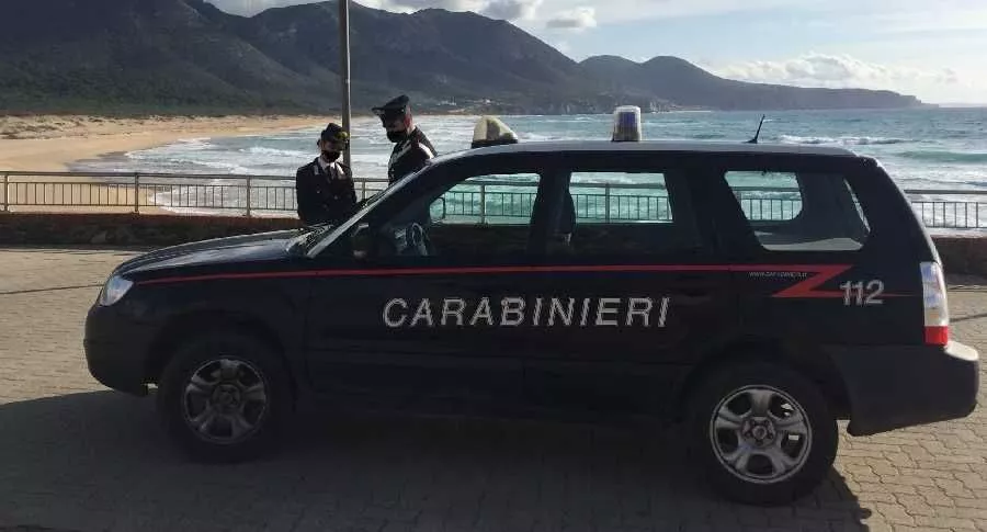 Immagine di carabinieri spiaggia mare