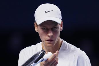 Atp Finals Sinner in semifinale grazie a Hurkacz che strappa un set a Djokovic