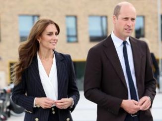 Doni per i bambini bisognosi i figli di William e Kate volontari per Natale