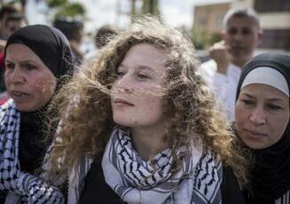 Ahed Tamimi licona della protesta palestinese tra i detenuti che Israele potrebbe liberare