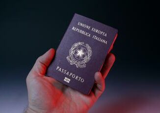 Altroconsumo per il rilascio del passaporto tempi di attesa lunghi e costi alti