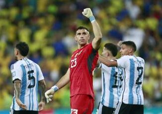 Brasile Argentina 0 1 caos al Maracana scontri e polizia in campo