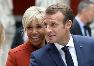 Brigitte Macron si confida La storia con Emmanuel Per me era qualcosa di proibitivo