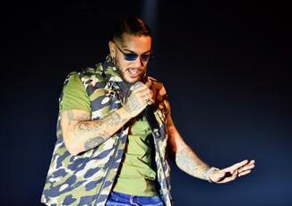 Capodanno con Emis Killa a Ladispoli e polemica. Il sindaco Mentalita da paesello