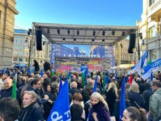 Fratelli dItalia a Milano la manifestazione Muro di Berlino