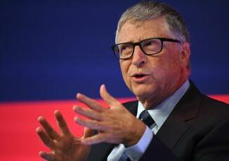 Intelligenza artificiale nuova profezia di Bill Gates Lavoreremo solo 3 giorni a settimana