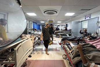 Israele operazione mirata in ospedale al Shifa contro Hamas Tank nel complesso