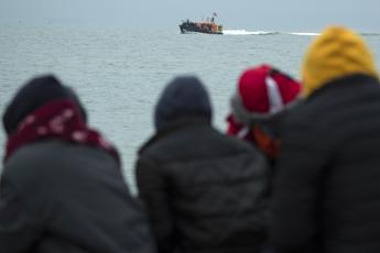 Migranti naufragio nel Canale della Manica 4 morti