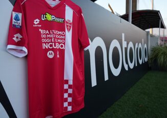 Monza in campo con maglie contro la violenza sulle donne