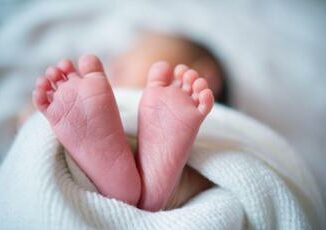 Neonato abbandonato dovra tornare a madre naturale. Petizione dei genitori affidatari Dopo 3 anni un incubo