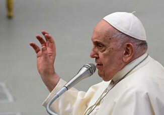 Papa Francesco La Chiesa e donna va smaschilizzata