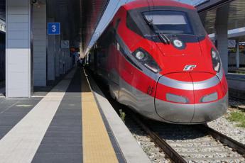 Roma cadavere alla stazione Termini stop a treni Alta velocita ritardi fino a 90 minuti