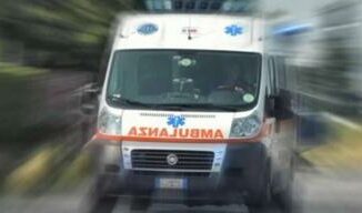 Roma tragico incidente sulla Casilina ciclista muore dopo scontro con un autocarro