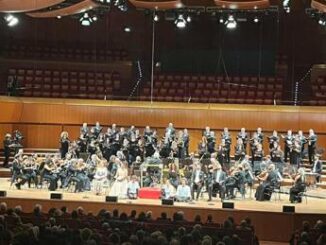 Attivisti Ultima Generazione su palco Santa Cecilia durante Messiah di Haendel