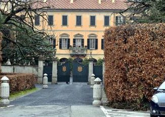 Berlusconi in vendita patrimonio immobiliare ma non villa Arcore