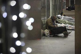 Freddo a Roma oltre 3 mila persone vivono in strada Caritas e S.Egidio al lavoro per offrire aiuto