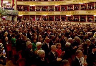 Grida Viva lItalia antifascista alla Scala e viene identificato e bufera