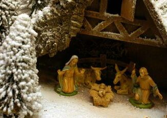 Natale Fratelli dItalia blinda il presepe a scuola