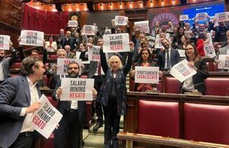 Salario minimo ok della Camera al testo. Bagarre in Aula