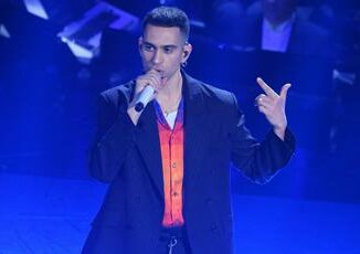 Sanremo 2024 il caso Mahmood da Fazio bloccato dallembargo di Amadeus