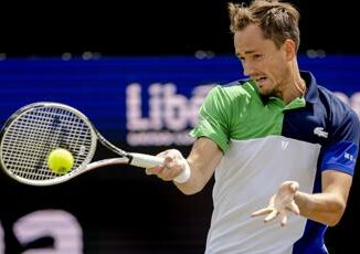 Australian Open Medvedev in semifinale Hurkacz battuto in 5 set