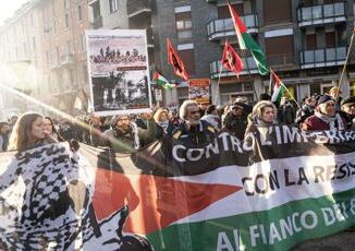 Corteo pro Palestina a Milano Sionisti come SS fermare il genocidio