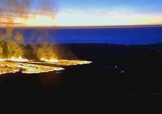 Eruzione Islanda lava avanza evacuazione per Grindavik