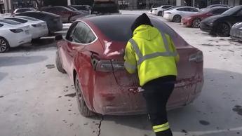 Freddo estremo a Chicago problemi di ricarica per le Tesla