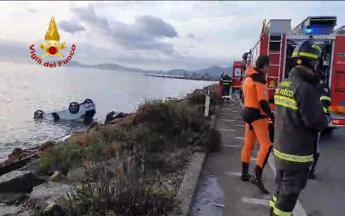 Incidente a Cagliari 19enne muore nellauto finita in mare