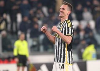 Juve Frosinone 4 0 tripletta di Milik e Allegri vola in semifinale di Coppa Italia