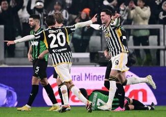 Juve Sassuolo 3 0 doppietta di Vlahovic e gol di Chiesa Allegri insegue lInter