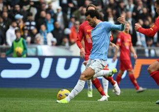 Lecce ko 1 0 grazie a Felipe Anderson e quarta vittoria di fila per la Lazio