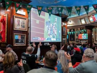 Negli Hard Rock Cafe di Firenze Roma e Venezia la lunga notte del Super Bowl