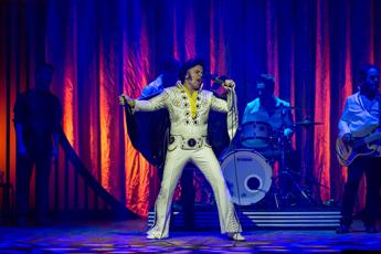 Problemi tecnici alla prima di Elvis al teatro Brancaccio show fermo per venti minuti