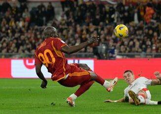 Roma Cremonese 2 1 gol di Lukaku e Dybala Mourinho ai quarti di Coppa Italia contro la Lazio