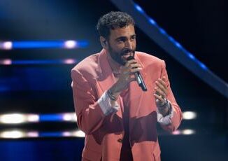 Sanremo 2024 Mengoni Per co conduzione sto studiando come fosse esame universita