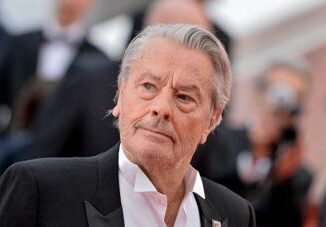 Alain Delon sequestrate 72 armi da fuoco in casa sua